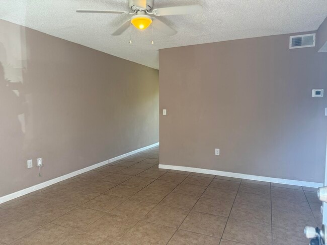 Building Photo - 608 W Sunset Blvd