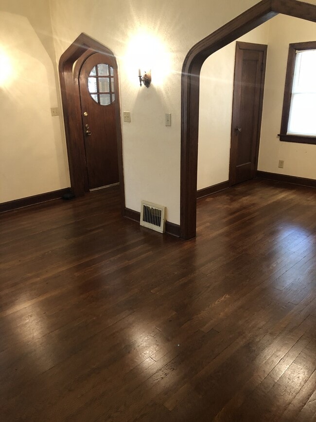 Building Photo - Duplex located in College Hill