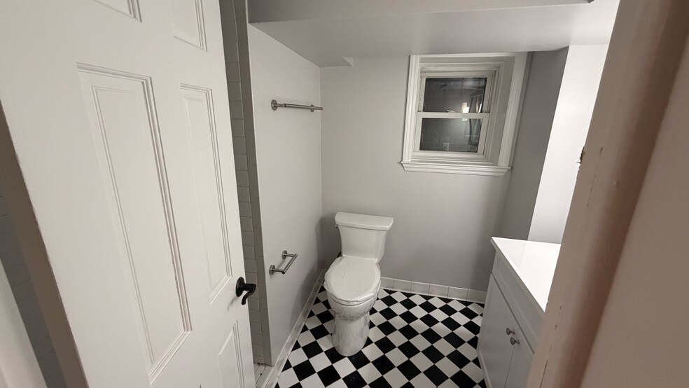 Building Photo - 1342 Park Rd NW