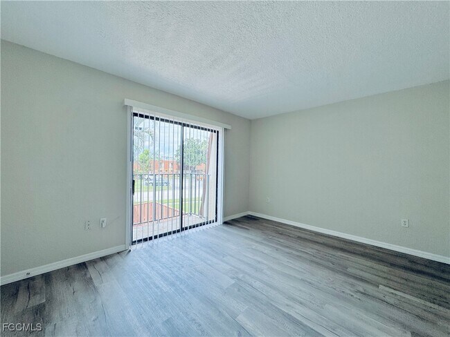 Building Photo - 5205 Cedarbend Dr