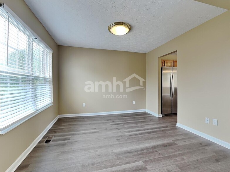 Building Photo - 135 Easton Manor Dr