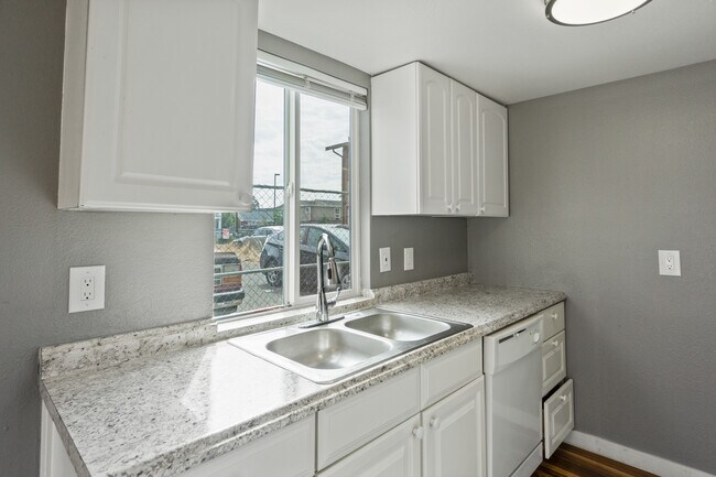 Building Photo - 4028 S Lawrence St