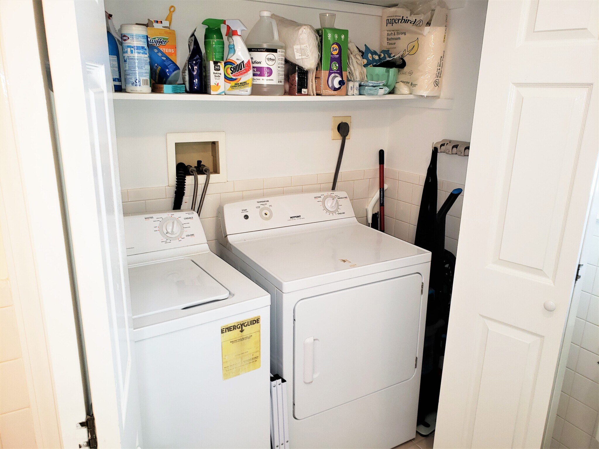 Full Size Washer/Dryer - 377 Hope St