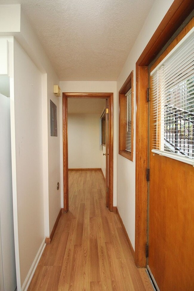 Building Photo - 3200-3236 SW Marigold St