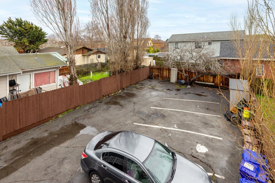 Building Photo - 512 Barrett Ave