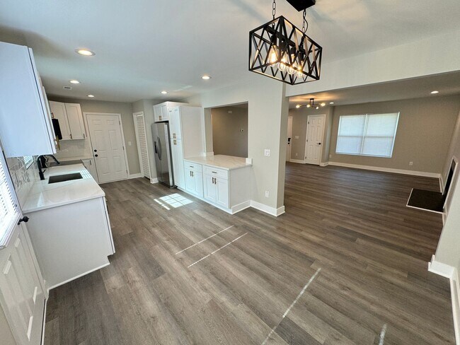 Building Photo - Fully Updated 4 Bedroom Home in Raleigh
