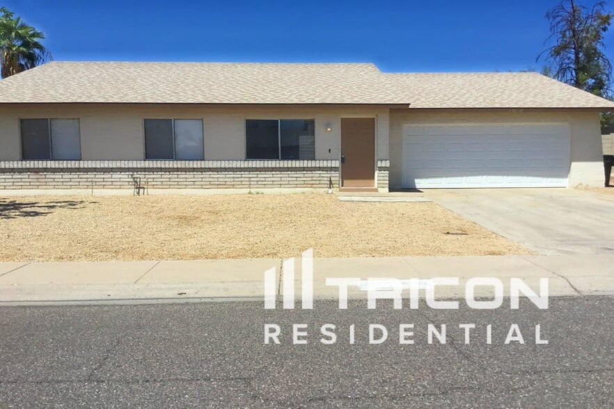 Primary Photo - 10710 W Sells Dr