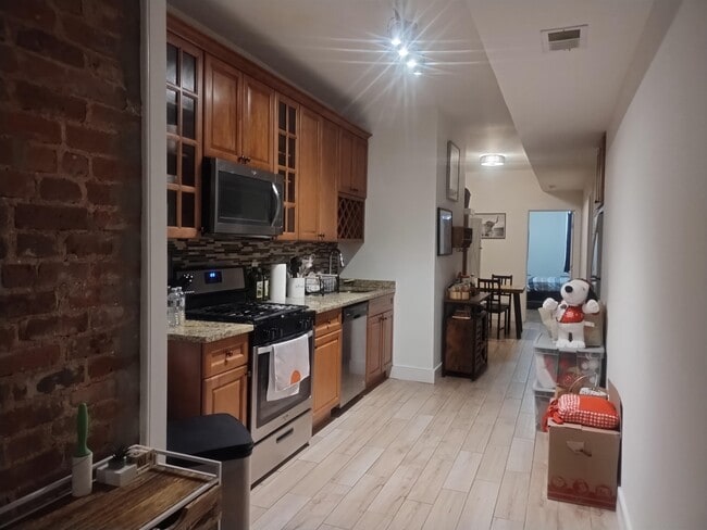 Building Photo - 492 Broadway