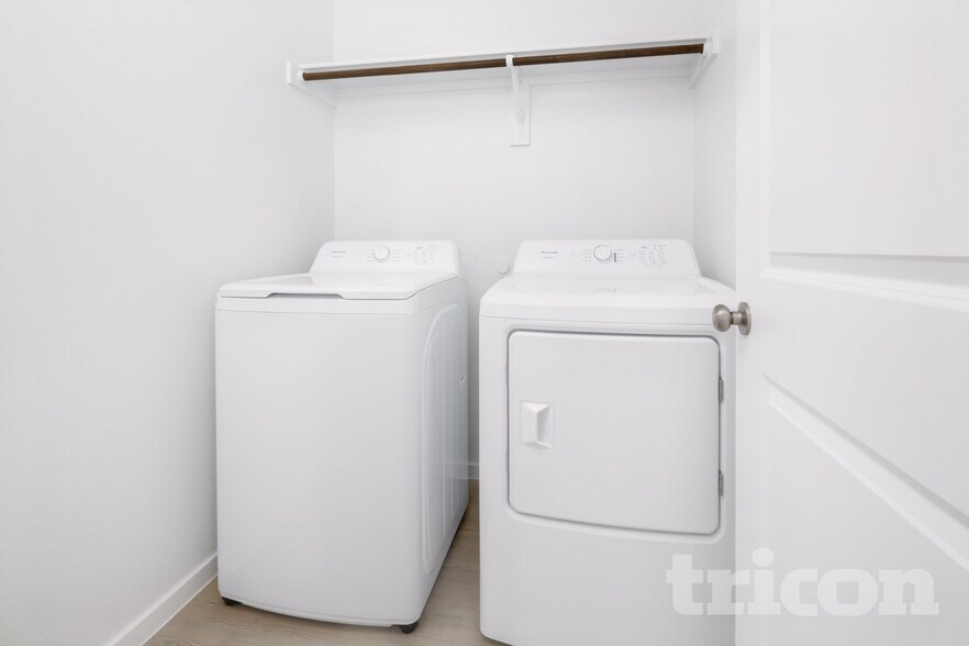 Building Photo - 1324 Amapola Dr