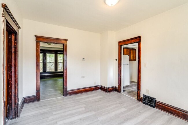 Building Photo - 485 Allyn St