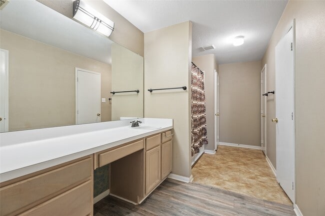 Building Photo - 9331 Carmalee St