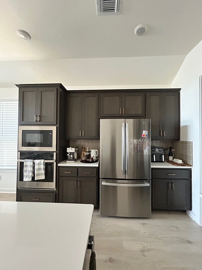 Building Photo - 2113 Western Vw Dr