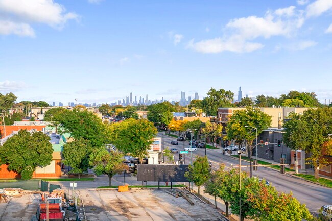 Building Photo - 1610 N Normandy Ave