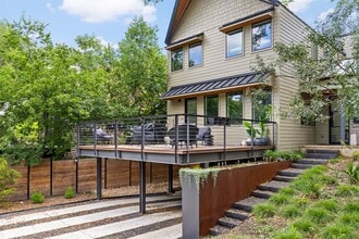 Building Photo - 1601 Chelsea Ln