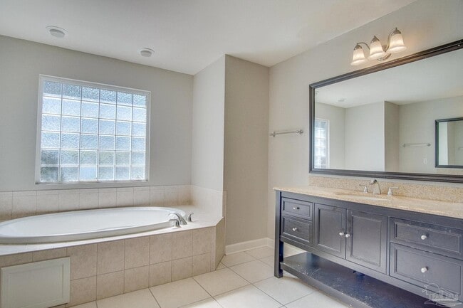 Building Photo - 3569 S Hampton Way