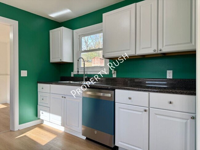 Building Photo - 32 Opal Rd