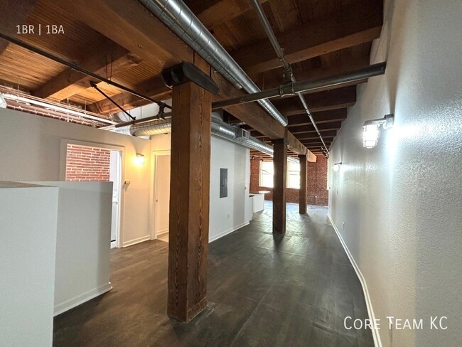 Building Photo - Beautiful 1 Bedroom Loft in River Market!