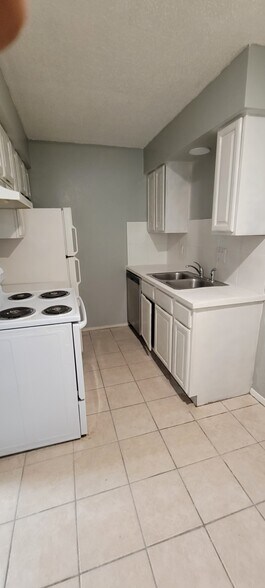 Building Photo - 5055 Ridglea Ln