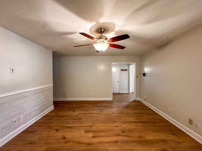 Building Photo - Stylish 3 Bed 2 Bath Home in Jack Britt