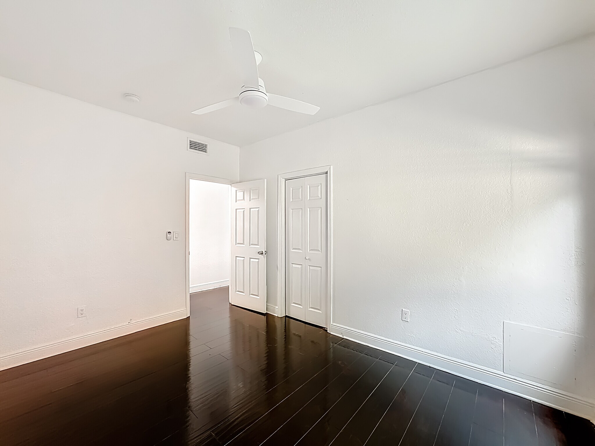 Master Bedroom - 518 Biscayne Dr