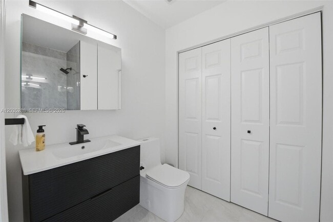 Building Photo - 3500 Mystic Pointe Dr