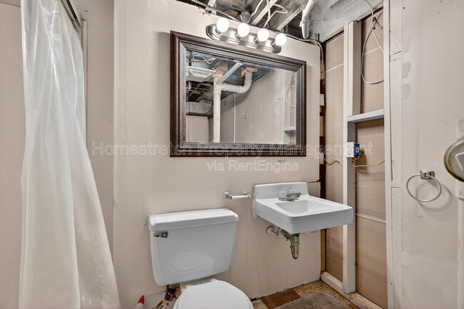 Building Photo - 1255 St Antoine St