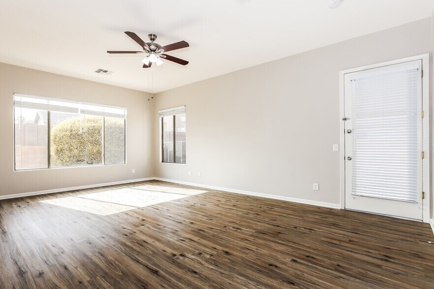 Building Photo - 3927 E Dubois Ave