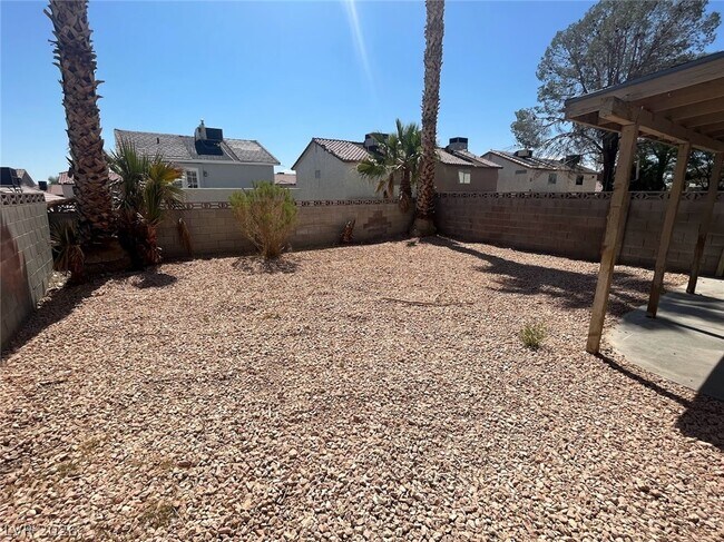Building Photo - 914 Scarlet Ridge Dr