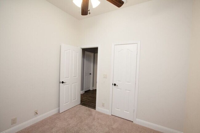 Building Photo - 517 Kelvington Dr