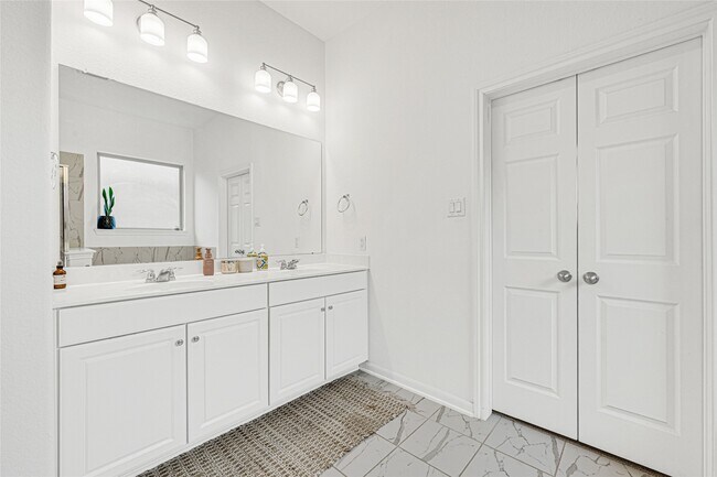 Building Photo - 13405 Emerald Mallard Dr