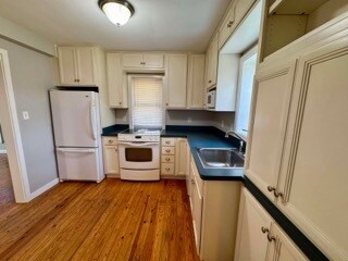 Building Photo - 503 S Pine St