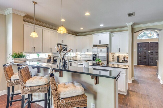 Building Photo - 895 Solimar Way