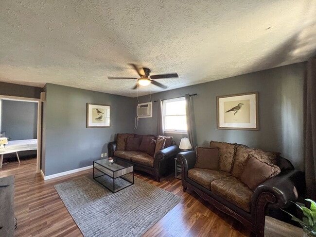 Building Photo - 1924 Ottawa Ave