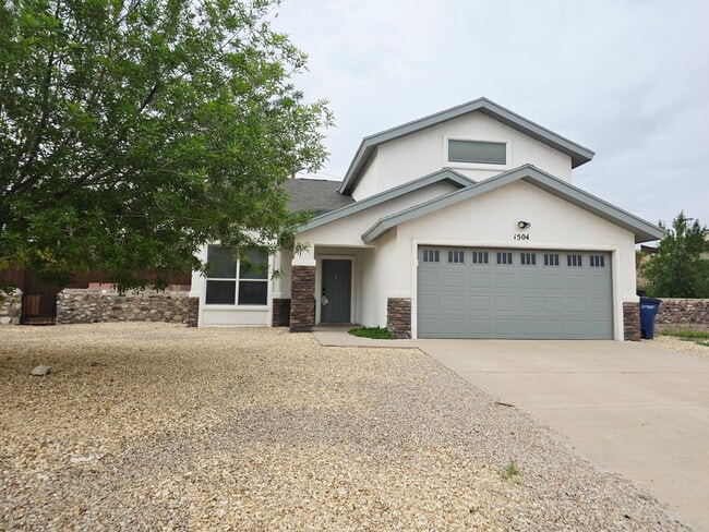 Building Photo - Charming 3 bedroom, 2.5 bath home in West ...