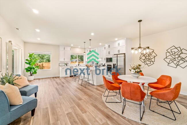 Building Photo - Spacious 3-Bed Home with 2.5 Baths in Prime Bothell Location – 2500 Sq Ft of Comfort!
