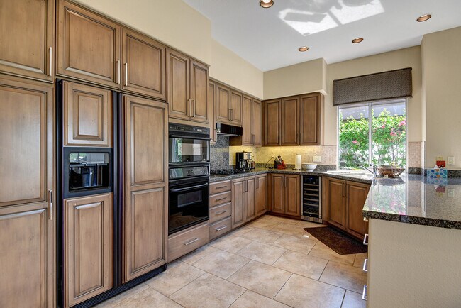 Building Photo - 430 White Horse Trail