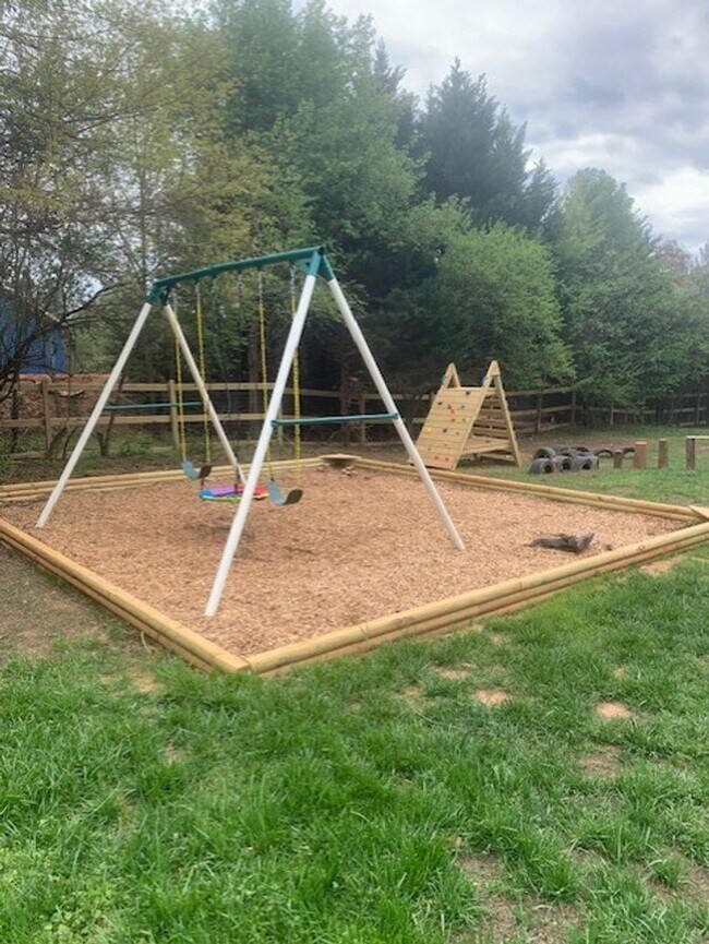 Building Photo - 561 Morris Bridge Rd