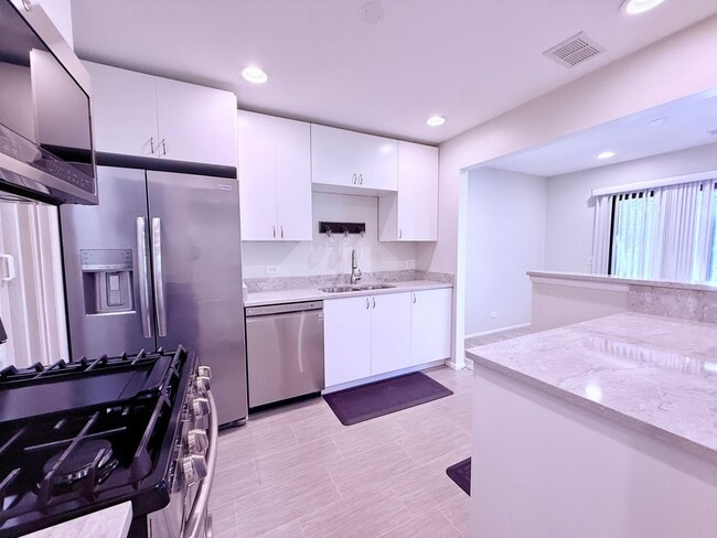 Building Photo - 70 Margate Ct