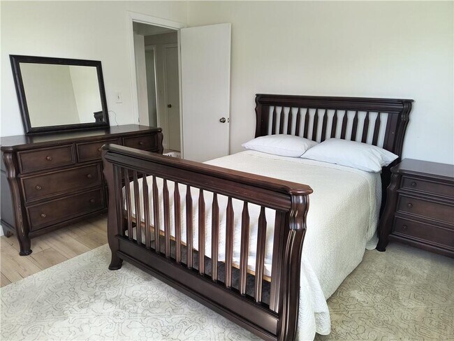 Building Photo - 10 Reardon Dr