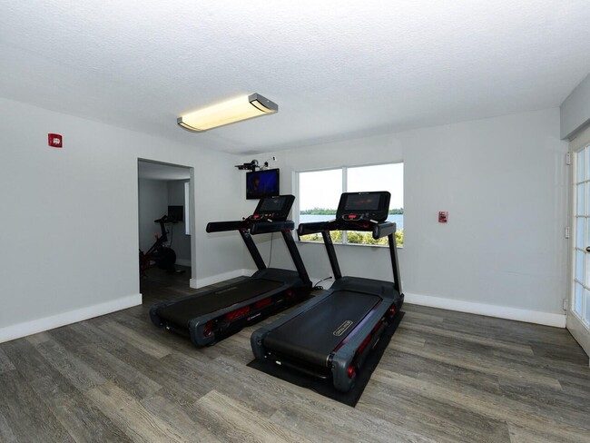 Building Photo - 2560 S Ocean Blvd