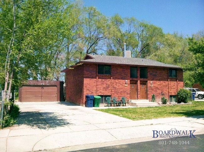 Building Photo - 235 E Julie Anna Dr