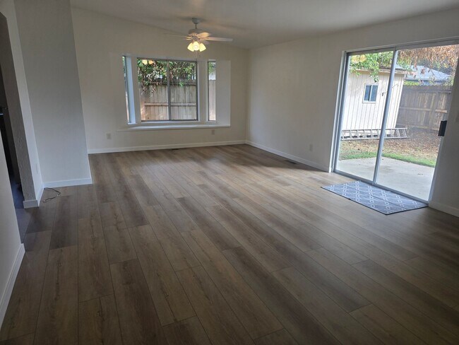 Building Photo - 3 bed 2 bath Single Home for Rent in Grant...