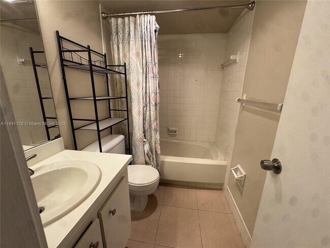 Building Photo - 1811 Sabal Palm Dr