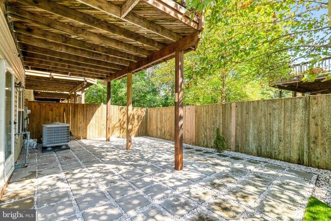 Building Photo - 8535 Wyngate Manor Ct