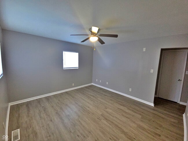 Building Photo - 1524 E Legrande Ave