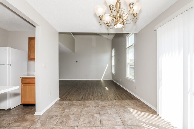 Building Photo - 7115 Sun Ct