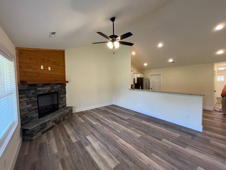 Building Photo - 1825 Kim Watt Dr