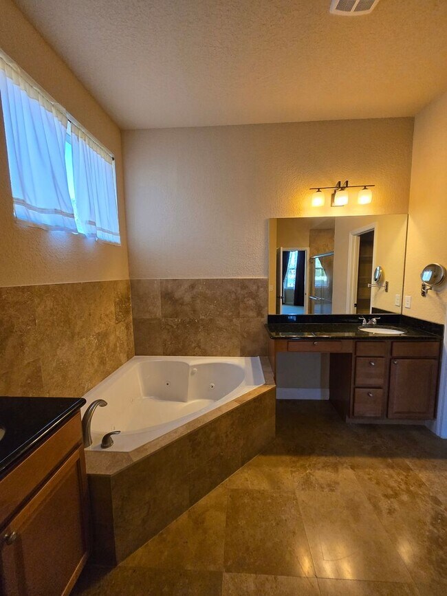 Building Photo - 5/3.5 Willow Oak Plantation