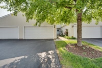 Building Photo - 1633 Hilton Head Dr