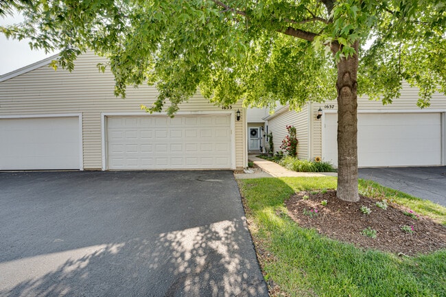Primary Photo - 1633 Hilton Head Dr